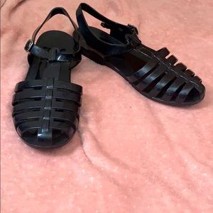 Black jelly sandals